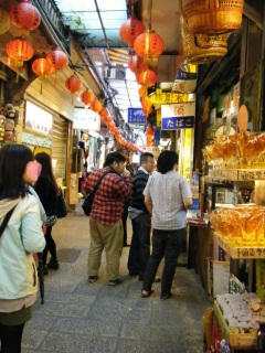 ��q�y3�E8�z